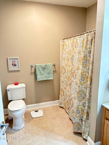 406 Kelly Circle, Guilderland, NY 12009
