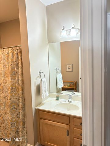 406 Kelly Circle, Guilderland, NY 12009
