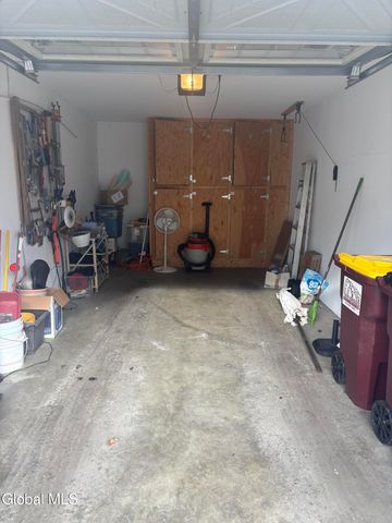 406 Kelly Circle, Guilderland, NY 12009