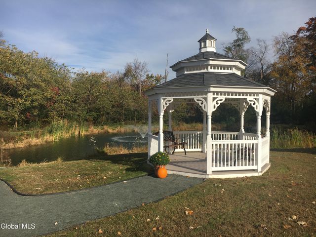 406 Kelly Circle, Guilderland, NY 12009