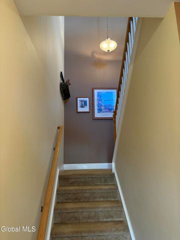 406 Kelly Circle, Guilderland, NY 12009