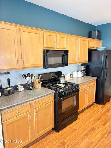 406 Kelly Circle, Guilderland, NY 12009