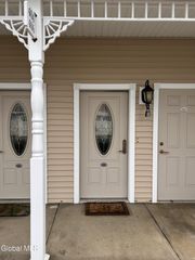 406 Kelly Circle, Guilderland, NY 12009