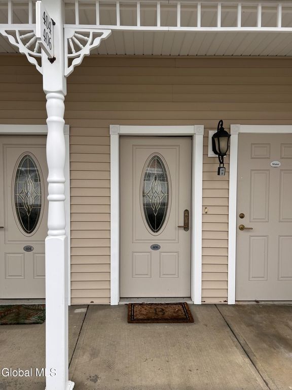406 Kelly Circle, Guilderland, NY 12009