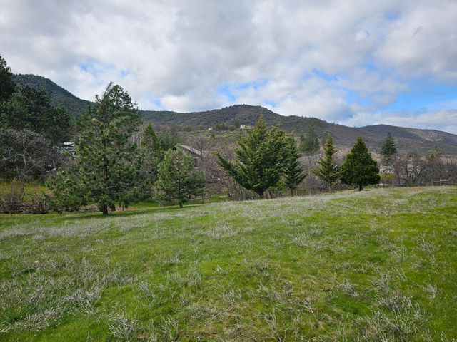 483 Strawberry Lane, Ashland, OR 97520
