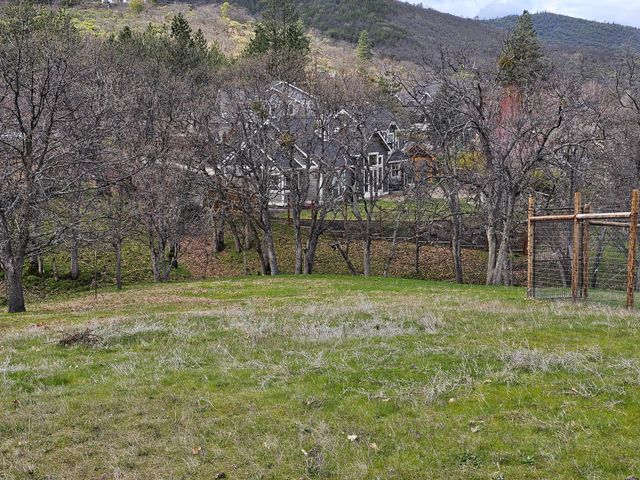 483 Strawberry Lane, Ashland, OR 97520