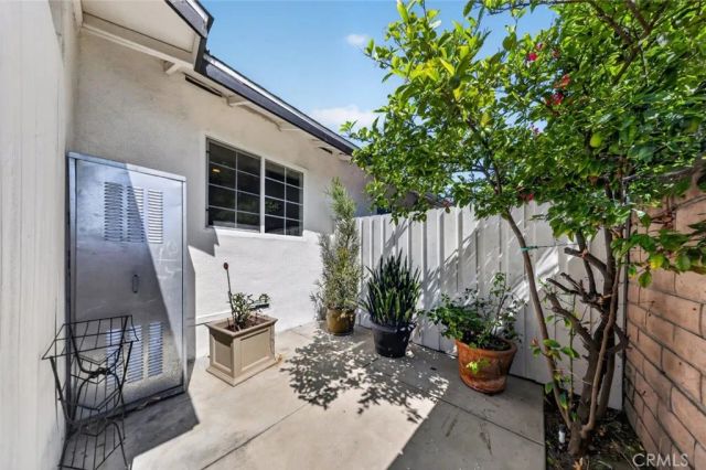 7502 Farmdale Avenue, North Hollywood, CA 91605