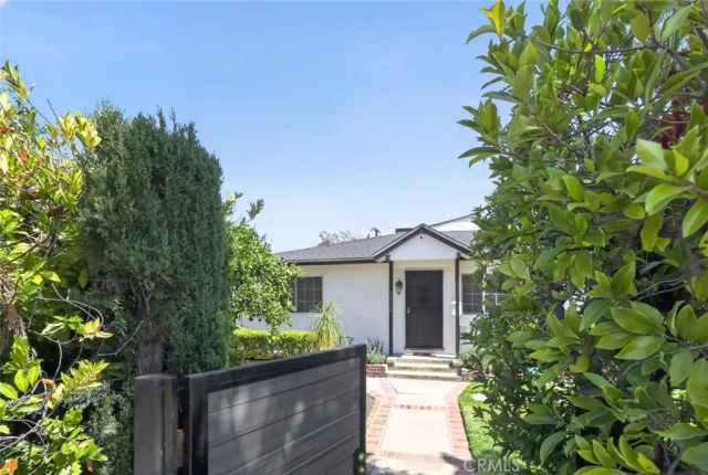 7502 Farmdale Avenue, North Hollywood, CA 91605