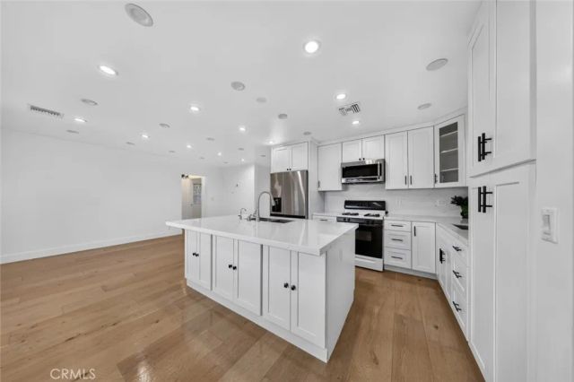 7502 Farmdale Avenue, North Hollywood, CA 91605