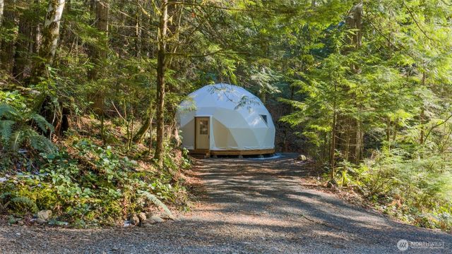 13 Dow Ridge Road, Hoodsport, WA 98548