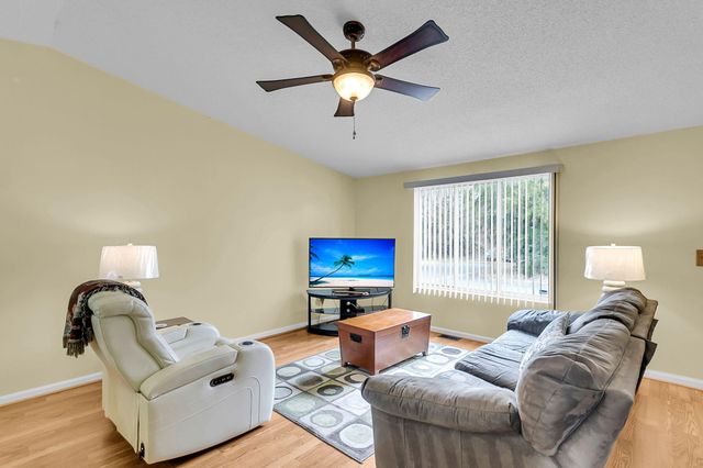 4906 Amberwood Lane, North Charleston, SC 29418