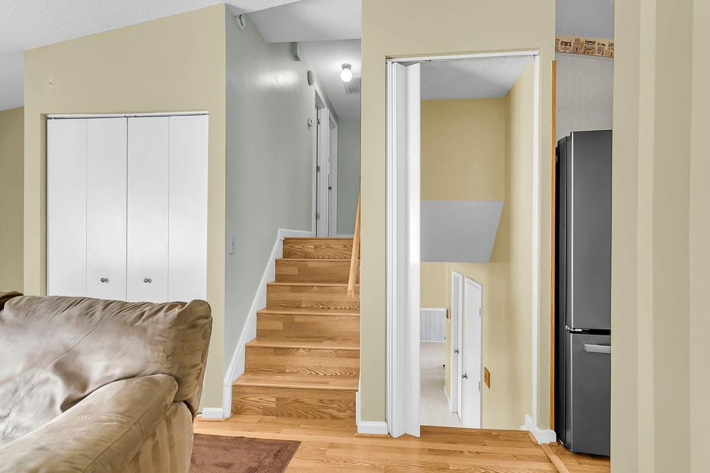 Image 10 of property listing at 4906 Amberwood Lane, North Charleston, SC 29418