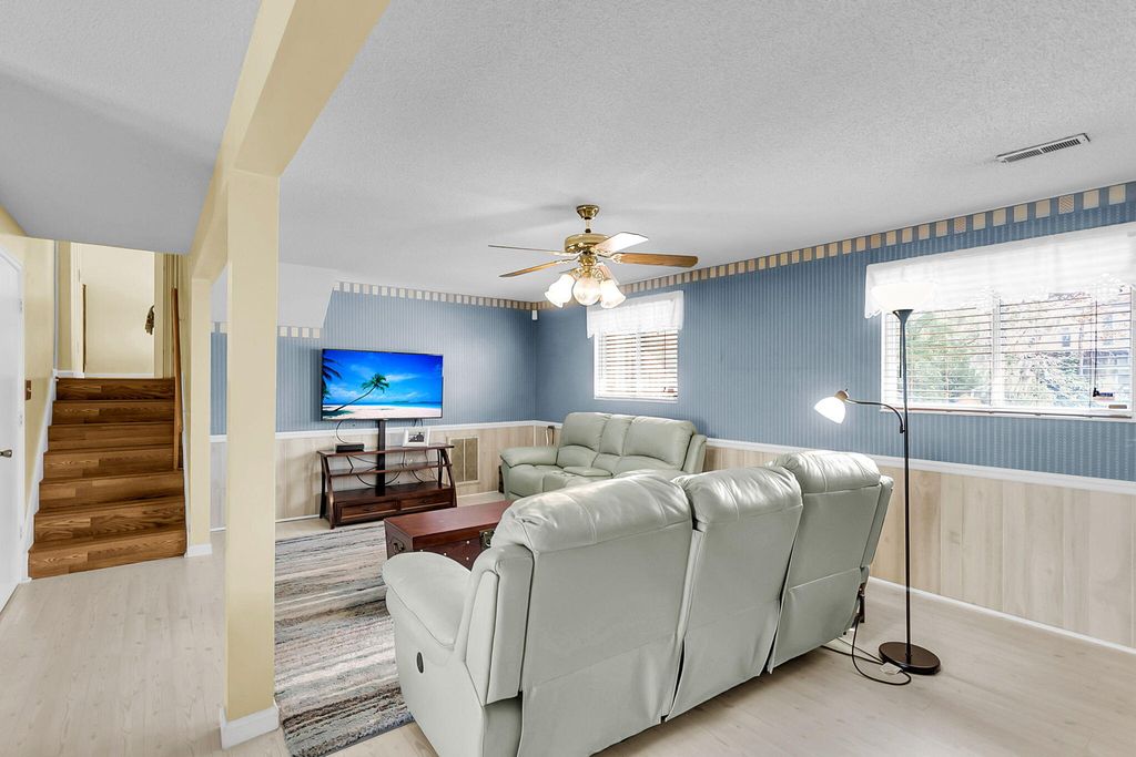 Image 11 of property listing at 4906 Amberwood Lane, North Charleston, SC 29418