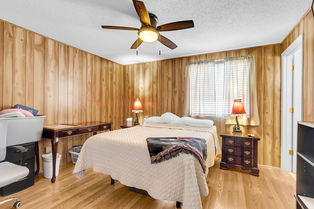 Image 15 of property listing at 4906 Amberwood Lane, North Charleston, SC 29418