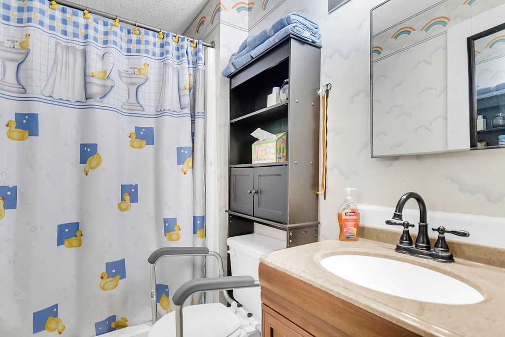 Image 18 of property listing at 4906 Amberwood Lane, North Charleston, SC 29418