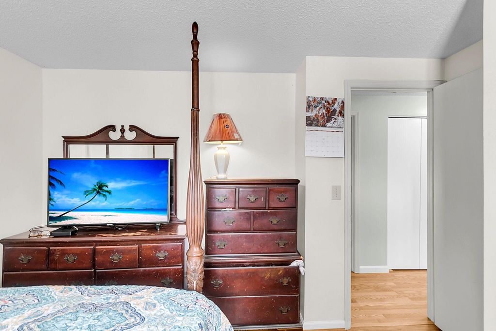 Image 20 of property listing at 4906 Amberwood Lane, North Charleston, SC 29418