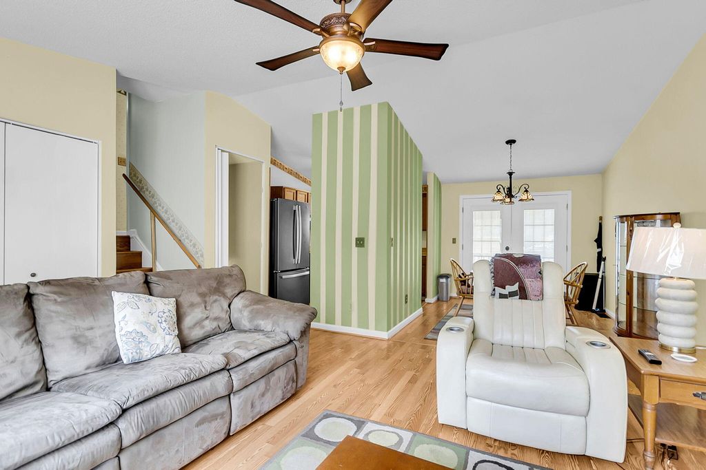 Image 5 of property listing at 4906 Amberwood Lane, North Charleston, SC 29418