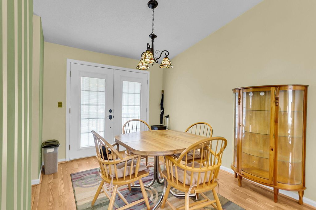 Image 6 of property listing at 4906 Amberwood Lane, North Charleston, SC 29418