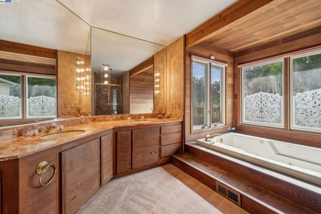 721 Fair Oaks Dr, Alamo, CA 94507