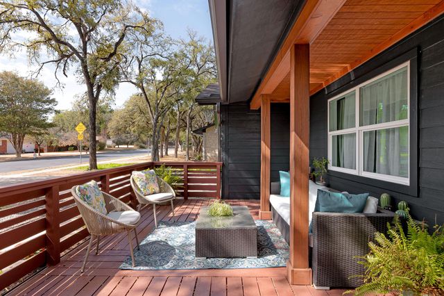 2006 Matthews LN, Austin, TX 78745