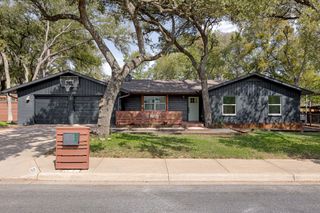 2006 Matthews LN, Austin, TX 78745