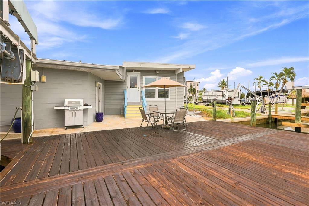3827 Coconut DR, ST. JAMES CITY, FL 33956 — photo 4