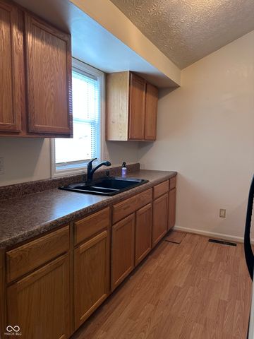 3920 Peppertree Lane, Columbus, IN 47203