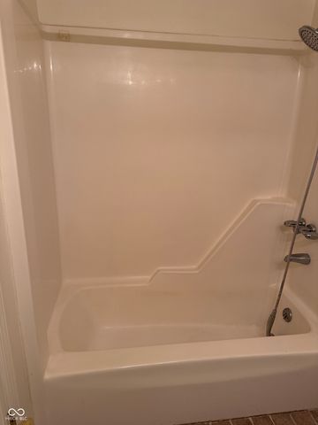3920 Peppertree Lane, Columbus, IN 47203