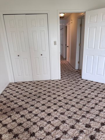 3920 Peppertree Lane, Columbus, IN 47203