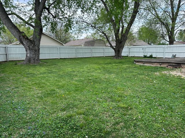 3920 Peppertree Lane, Columbus, IN 47203