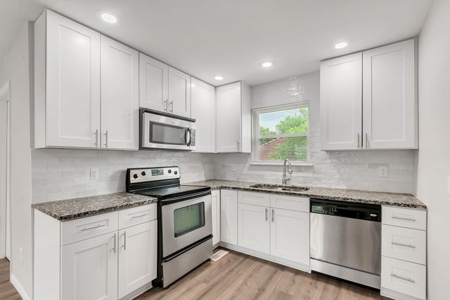 606 W 4th St, Columbia, TN 38401