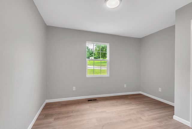 606 W 4th St, Columbia, TN 38401