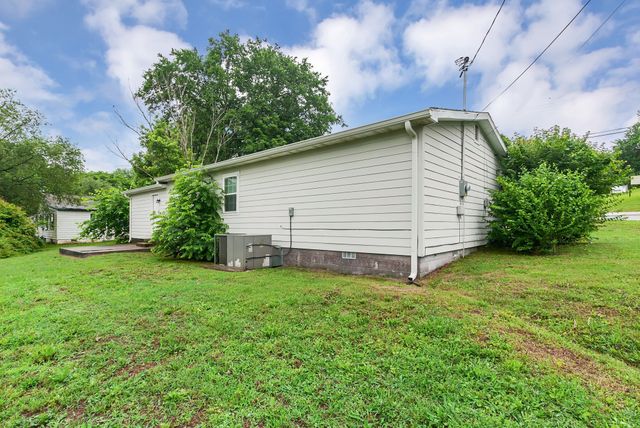 606 W 4th St, Columbia, TN 38401