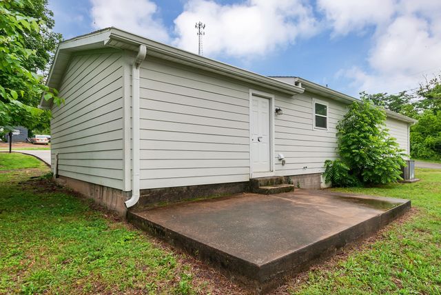 606 W 4th St, Columbia, TN 38401