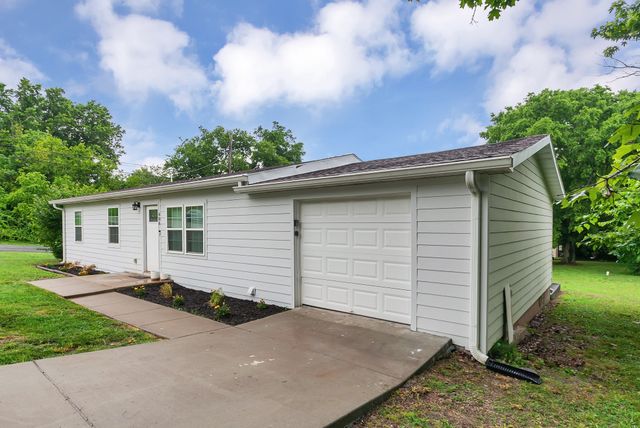 606 W 4th St, Columbia, TN 38401