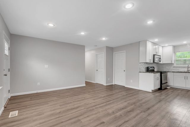 606 W 4th St, Columbia, TN 38401