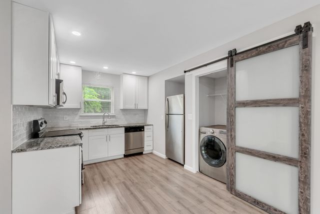 606 W 4th St, Columbia, TN 38401