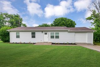 606 W 4th St, Columbia, TN 38401