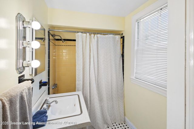 525 E Mount Hope Avenue, Lansing, MI 48910