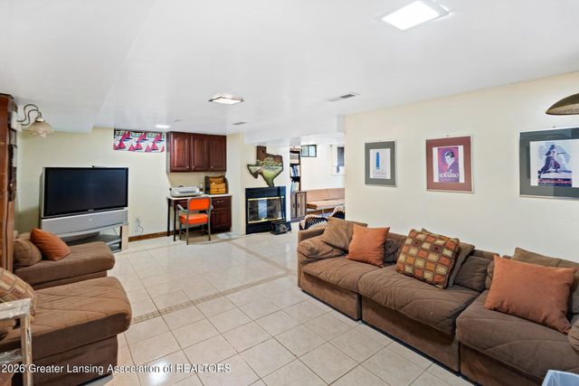 525 E Mount Hope Avenue, Lansing, MI 48910