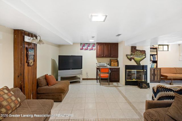 525 E Mount Hope Avenue, Lansing, MI 48910