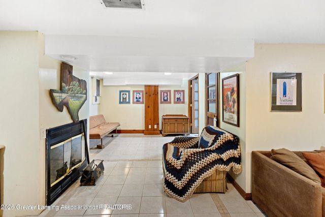 525 E Mount Hope Avenue, Lansing, MI 48910