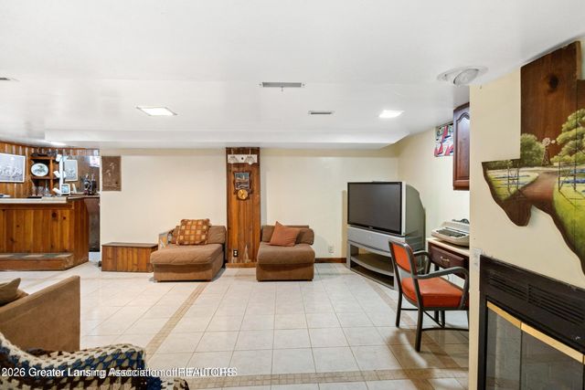 525 E Mount Hope Avenue, Lansing, MI 48910