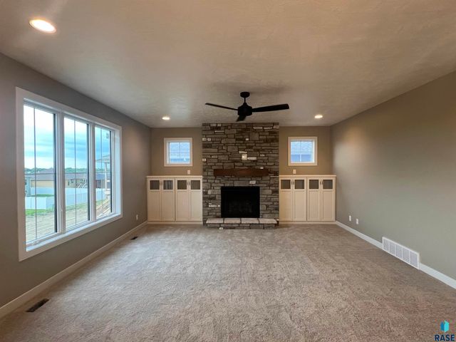 2713 S Galena Ave, Sioux Falls, SD 57110