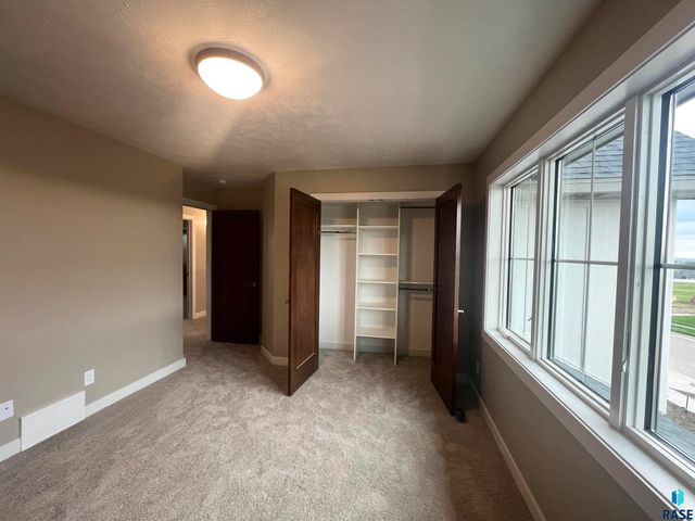 2713 S Galena Ave, Sioux Falls, SD 57110
