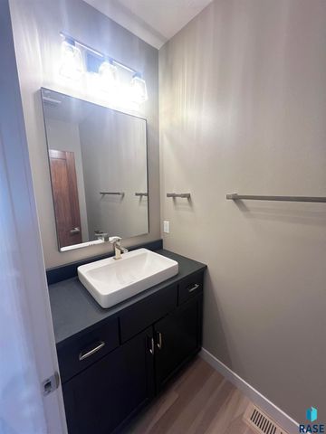 2713 S Galena Ave, Sioux Falls, SD 57110