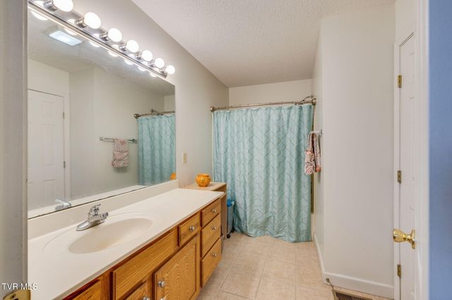 468 Old Embreeville Road, Jonesborough, TN 37659