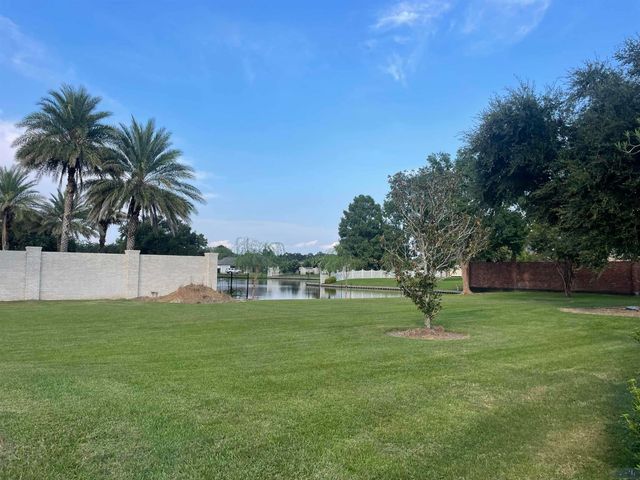 104 Meandering Way, Houma, LA 70360