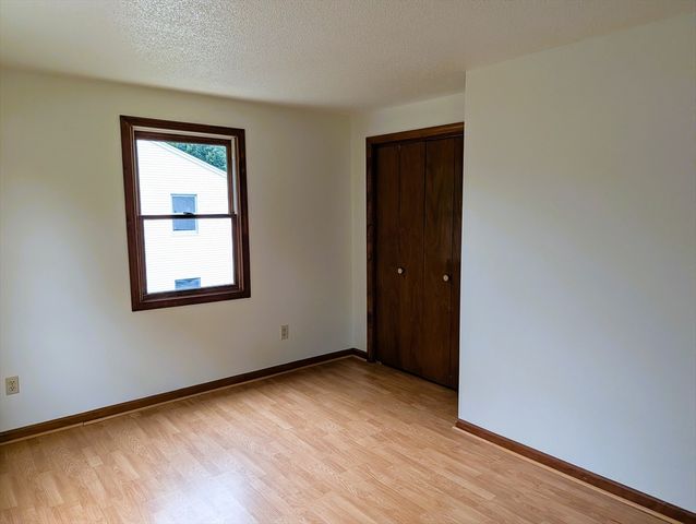 22 Pine Needle Ln, Springfield, MA 01118