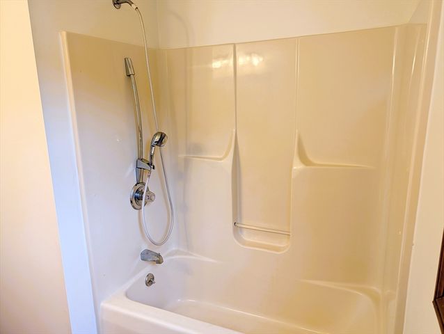 22 Pine Needle Ln, Springfield, MA 01118